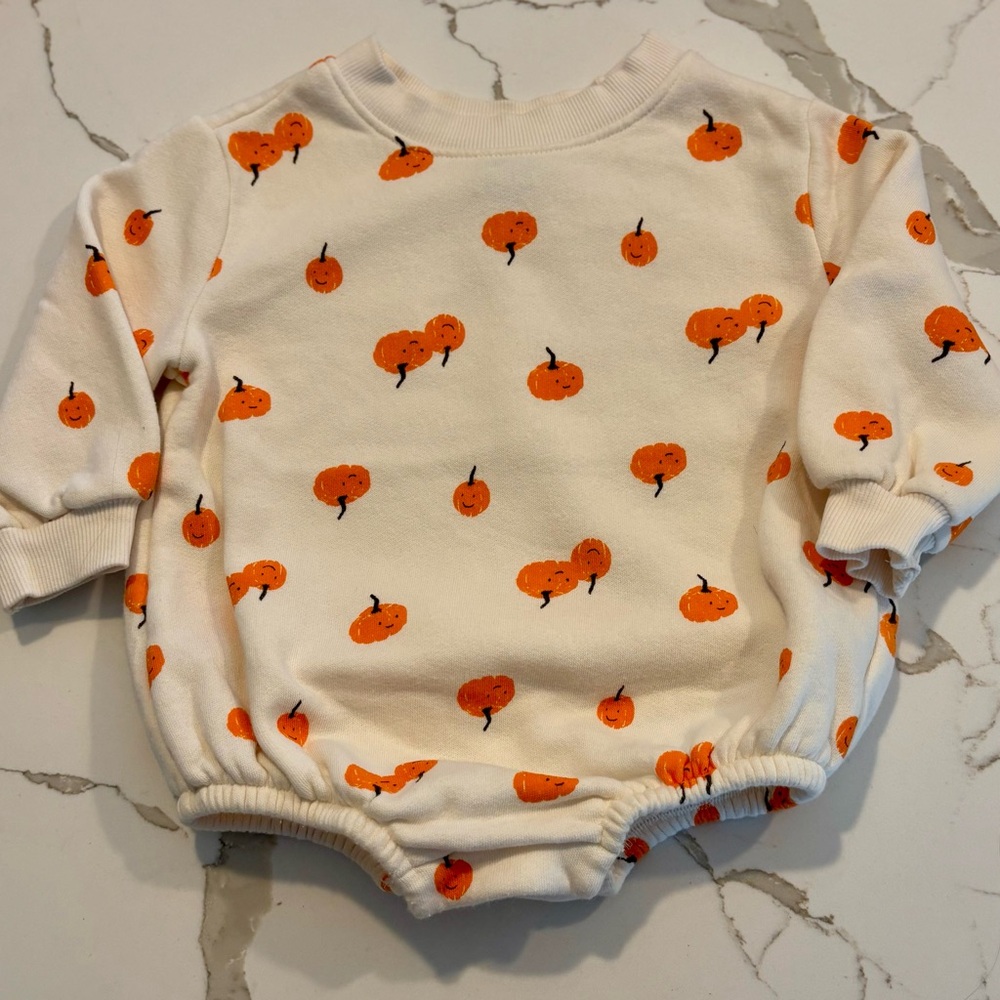 Pumpkin pattern onesie. Old navy. 6-12 months. Sweatshirt material. Cream